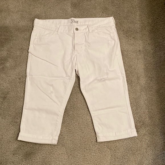 Old Navy Diva Distressed White Jean Capris - Picture 1 of 5